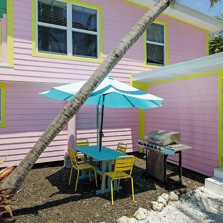 Charming Suite With Balcony And Bikes At Historic Sandpiper Inn Sanibel Exterior foto