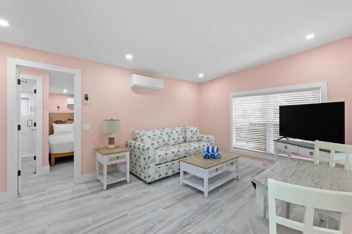 Charming Suite With Balcony And Bikes At Historic Sandpiper Inn Sanibel Exterior foto