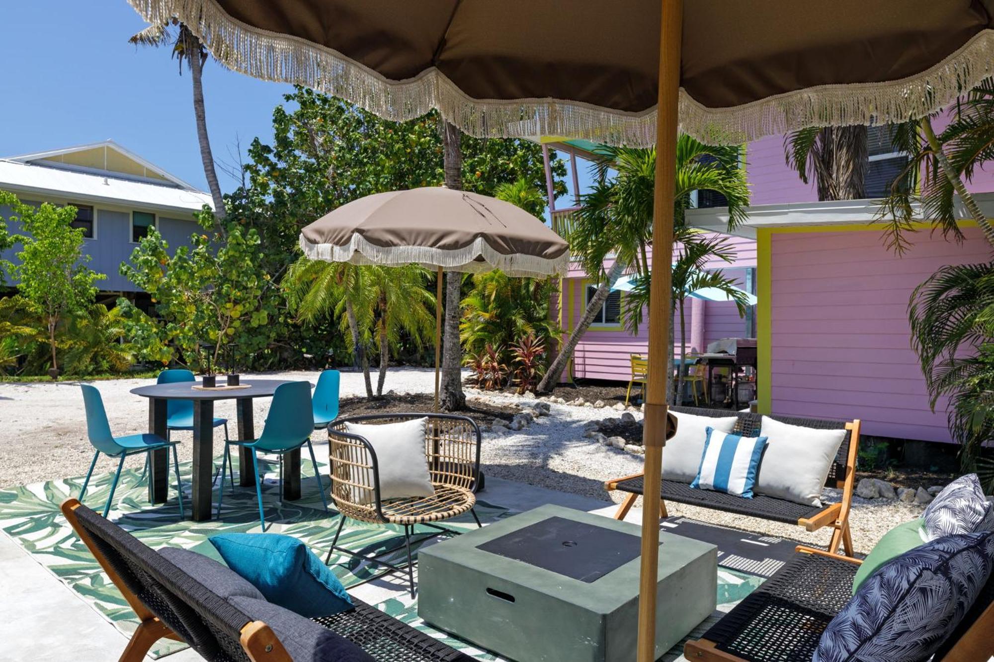 Charming Suite With Balcony And Bikes At Historic Sandpiper Inn Sanibel Exterior foto